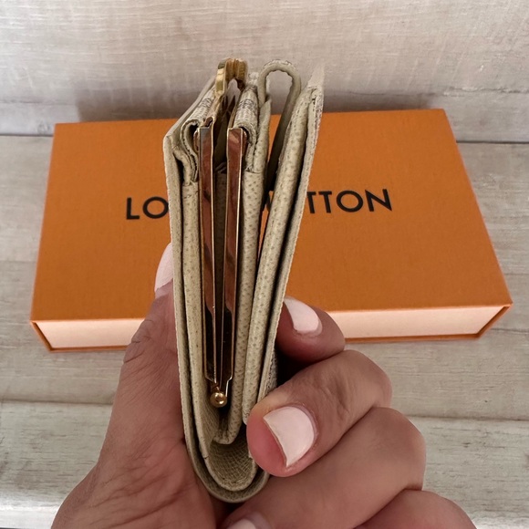 Louis Vuitton Damier Azur Kiss Lock Wallet - Rare with LUV Dust Bag - Picture 7 of 9